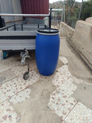 Bidón de Plástico Azul con Tapa