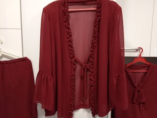 Conjunto Mujer: Blusa, Falda y Blusón granate gasa