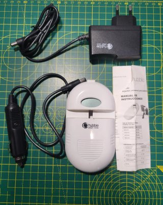 Cargador Universal de Baterías Hubble Digit 1000