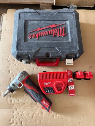 Máquina de expansión Milwaukee M12