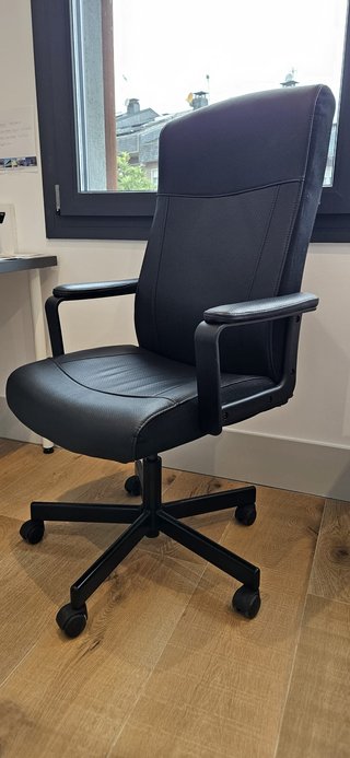 Silla de escritorio giratoria negra