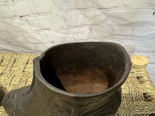 Antiguos botines de hierro