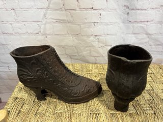 Antiguos botines de hierro