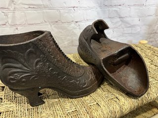 Antiguos botines de hierro