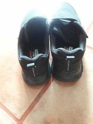 Se venden zapatiyas de deporte