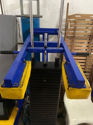 Máquina de Gimnasio para Pierna y Gemelo