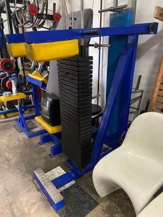 Máquina de Gimnasio para Pierna y Gemelo