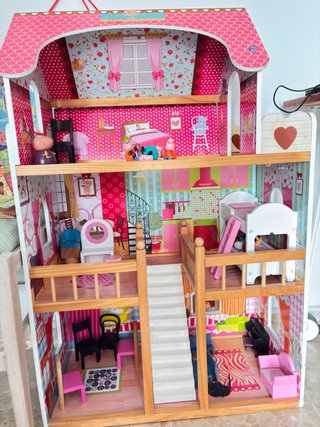 Casa de muñecas de madera