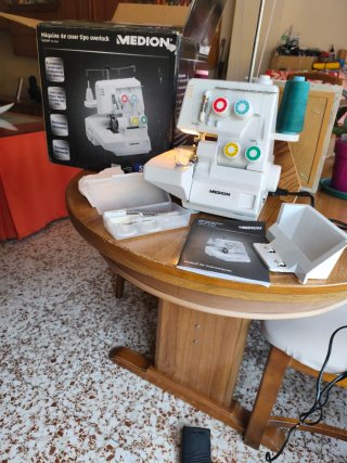 Remalladora Overlock Medion