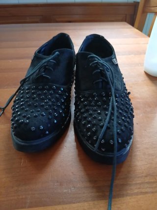 Scarpe Laura Biagiotti nere con borchie