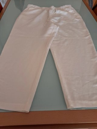 Pantalón beige corte recto con goma