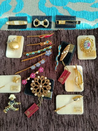 Antiguos Broches y Collar