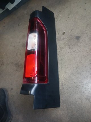 Piloto Trasero Derecho Nissan Primastar 2025