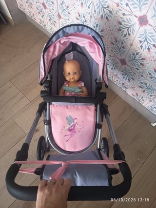 Carrito de muñeca rosa y gris