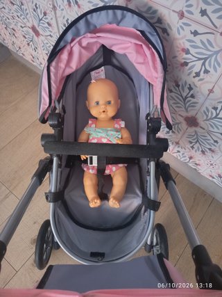 Carrito de muñeca rosa y gris