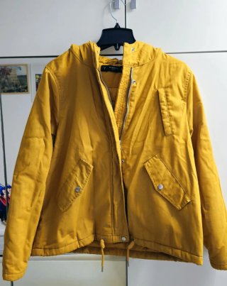 Parka mostaza con capucha Talla M