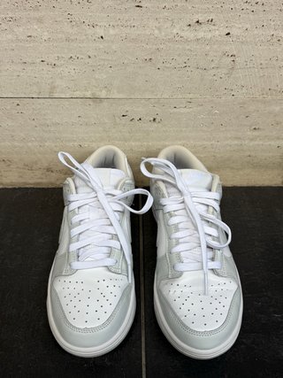 Nike Dunk Low Gris y Blanco