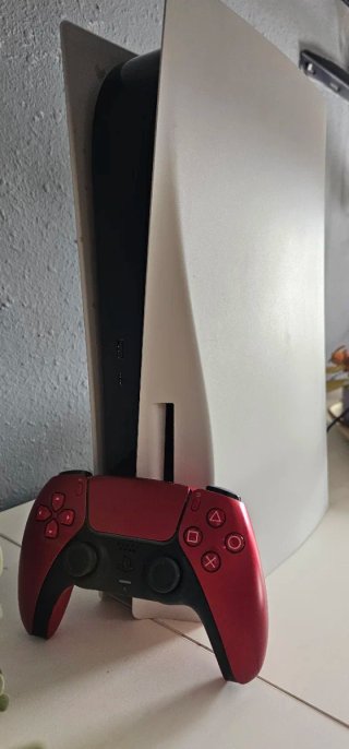 PS5 512GB con mando rojo