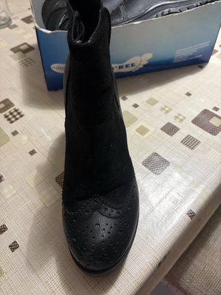 Botines Negros de Tacón