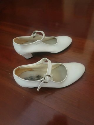 Zapatos tacón niña blancos, número 24
