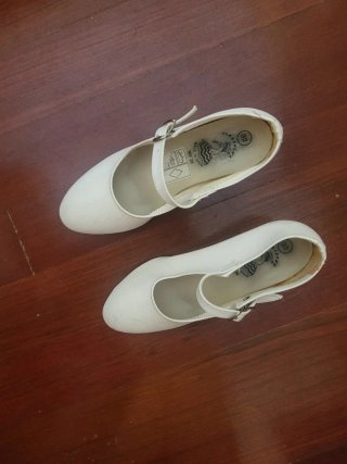 Zapatos tacón niña blancos, número 24