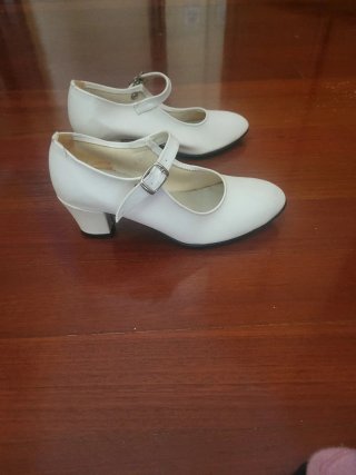 Zapatos tacón niña blancos, número 24