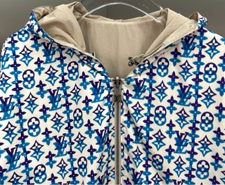 Sudadera Louis Vuitton con capucha azul y blanco