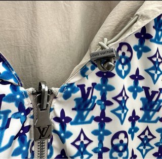 Sudadera Louis Vuitton con capucha azul y blanco