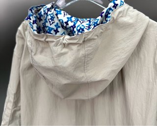 Sudadera Louis Vuitton con capucha azul y blanco