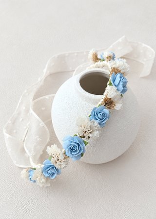 Corona de flores ceremonia niña azul y crema