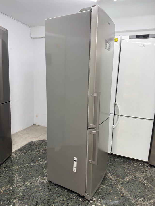 Nevera Smeg plateada