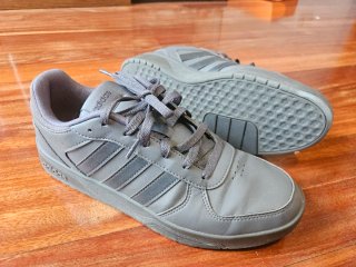 Tenis Adidas Gris Talla 44.5