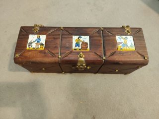 Caja de Madera con Motivos de Vino