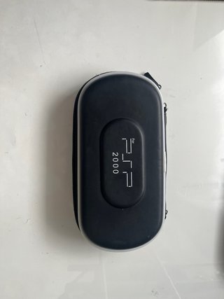 PSP E1000 poco usata con caricatore e custodia
