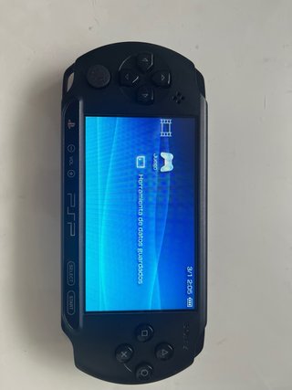 PSP E1000 poco usata con caricatore e custodia