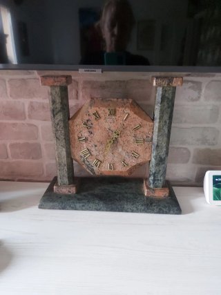 Reloj de Sobremesa en Piedra
