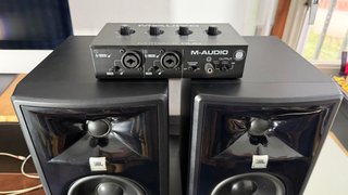 Pareja de Monitores JBL Serie 3 MKII c/M-Track Duo