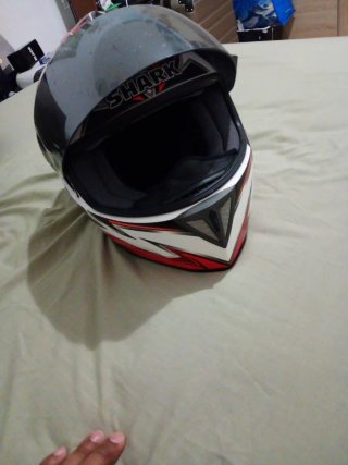 Casco de moto con diseño dragón