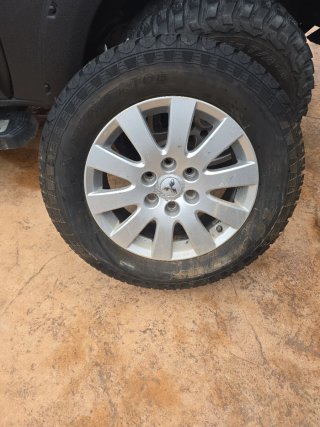 Rueda completa Mitsubishi montero v80