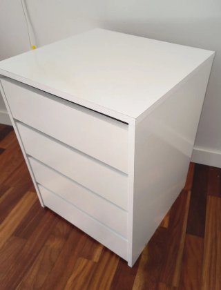 Cómoda Blanca de 4 Cajones