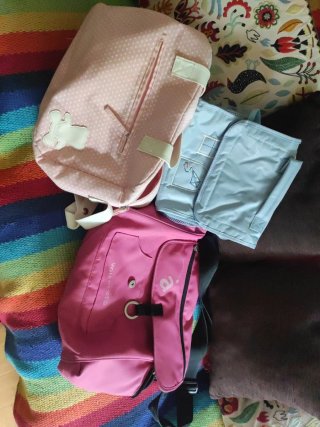 Bolsos de cochecito rosa otra maletita pequeña