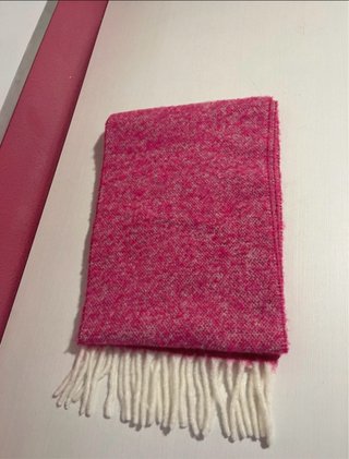 Bufanda Benetton rosa y blanca con flecos