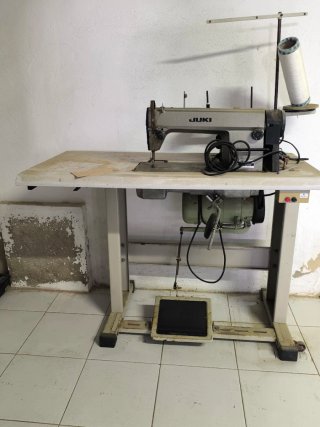 Mesa de coser Juki completa
