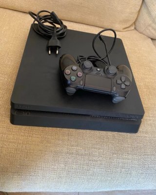 PS4 Slim 500GB con 1 controller, poco usato