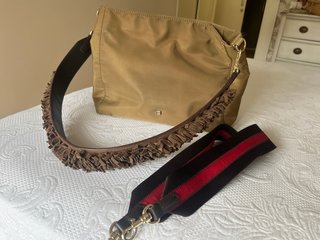 Bolso Beige con Dos Bandoleras Intercambiables