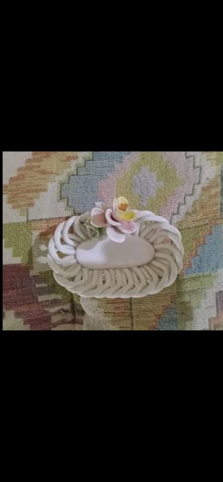 Cestino in porcellana con fiore