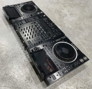 2x Pioneer DJ CDJ-3000 + DJM-A9