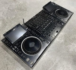 2x Pioneer DJ CDJ-3000 + DJM-A9