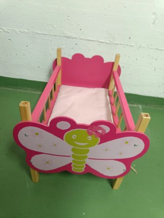 Cuna para Muñecas con Diseño de Mariposa