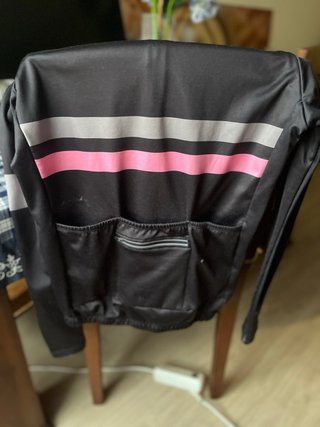 Maillot con sus dos partes en buen estado.